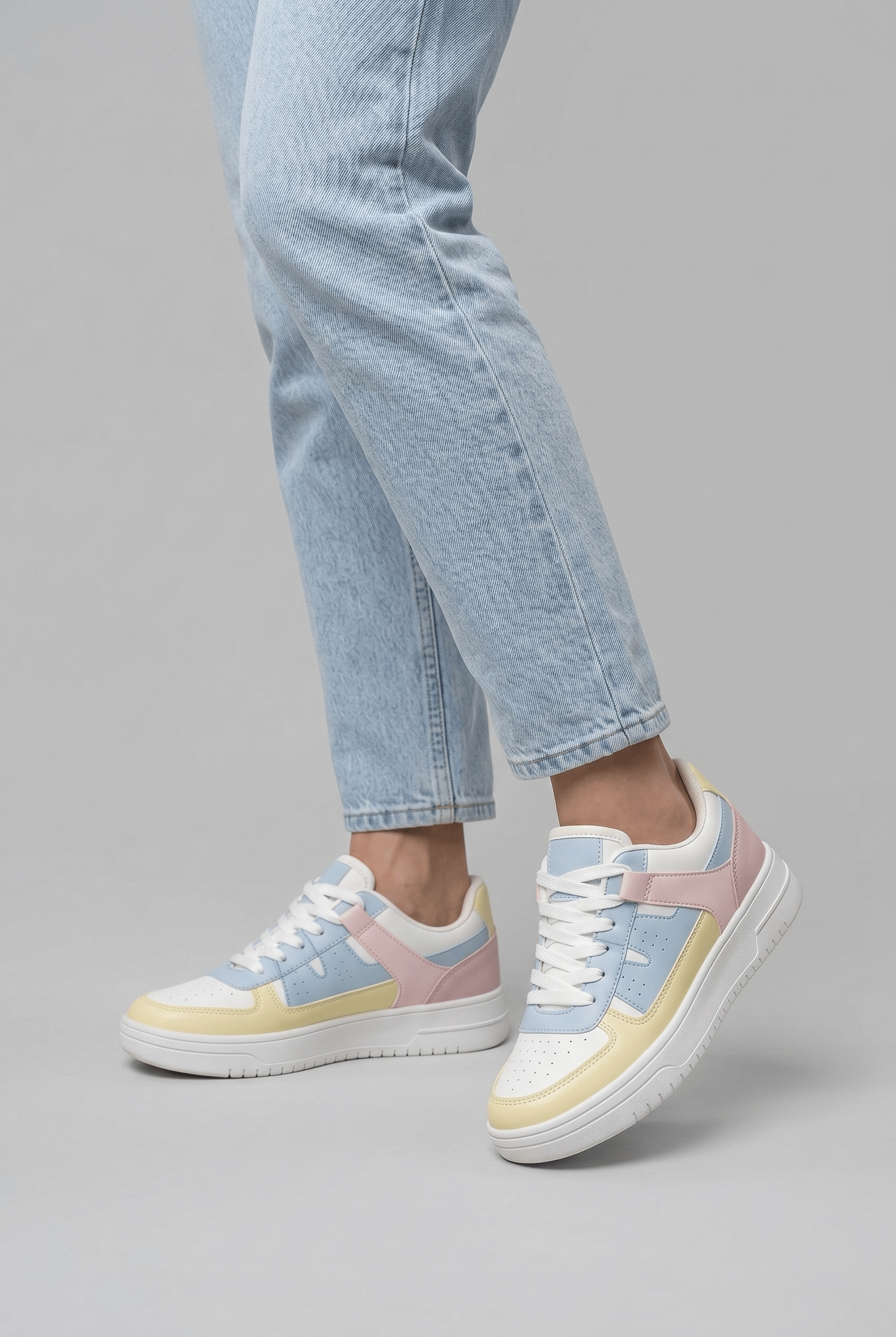 Women's Classic Lace-Up Low Top Trainers | Casual