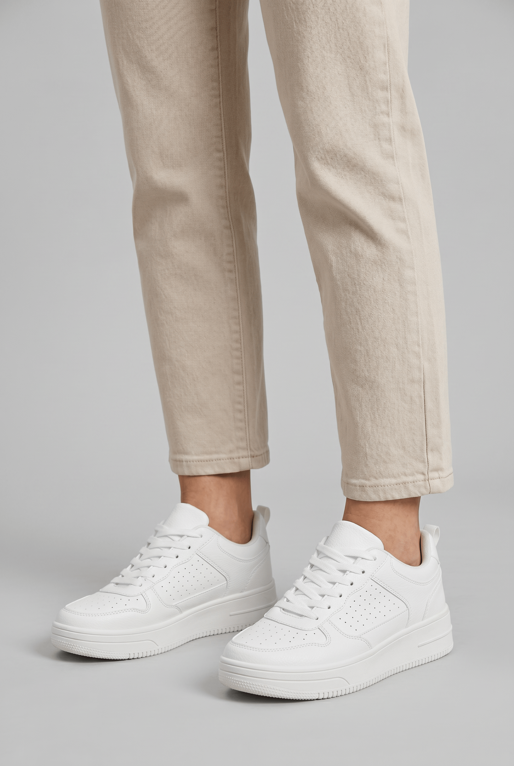 Women's Classic Lace-Up Low Top Trainers | Casual