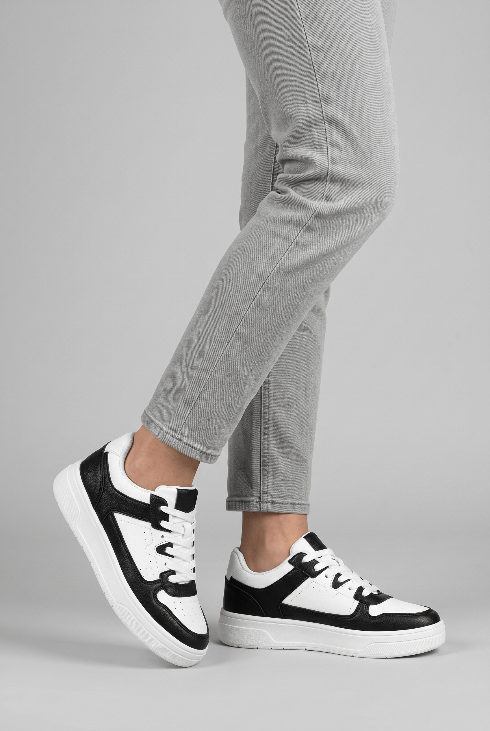 Women's Classic Lace-Up Low Top Trainers | Casual