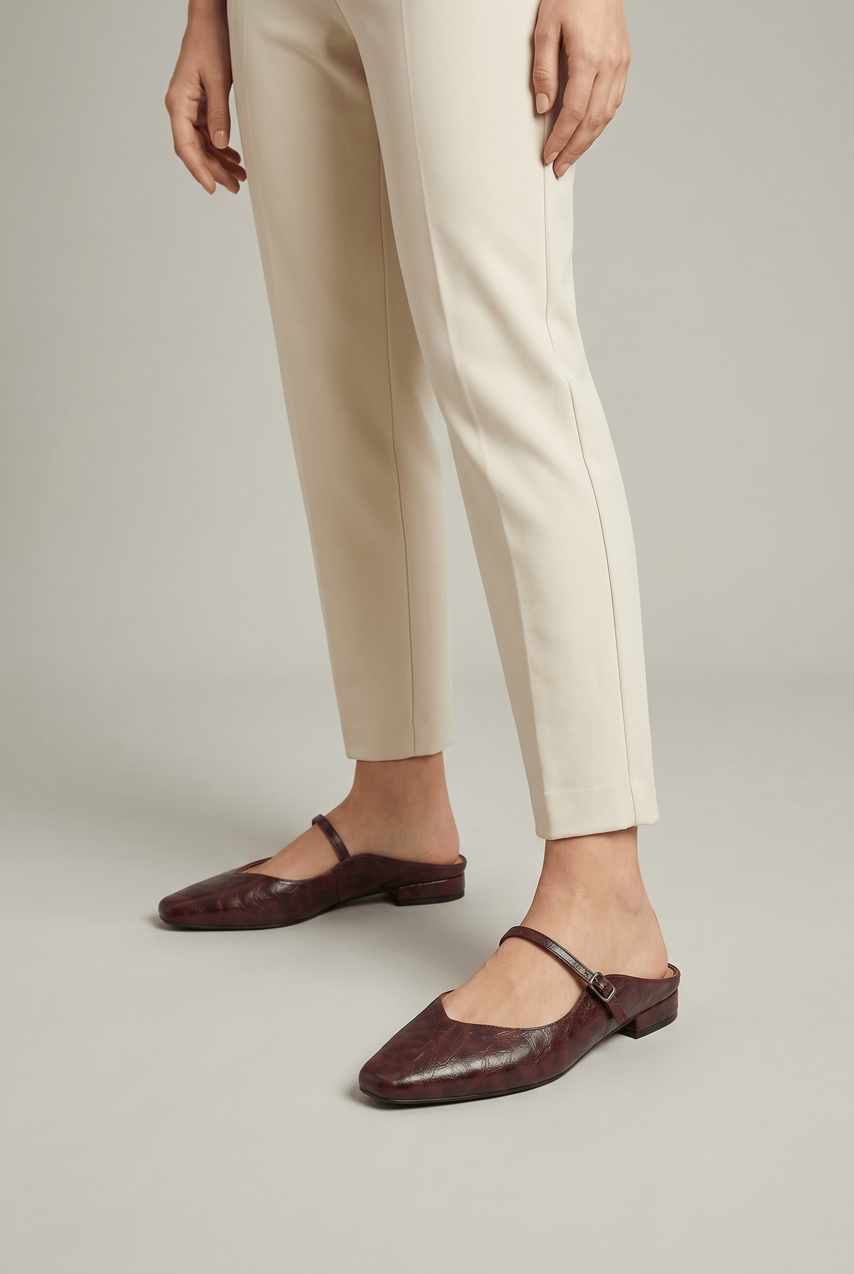 Women’s Pointed Toe Buckle Strap Flat Mules | Classic